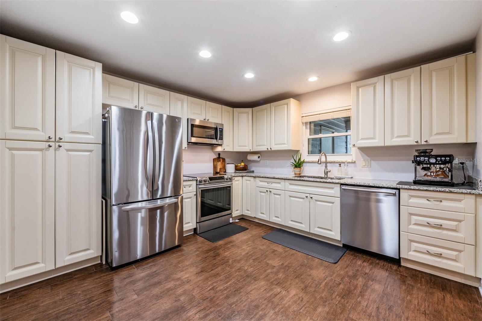 Image 10 of 44 For 5326 Ridgewell Court