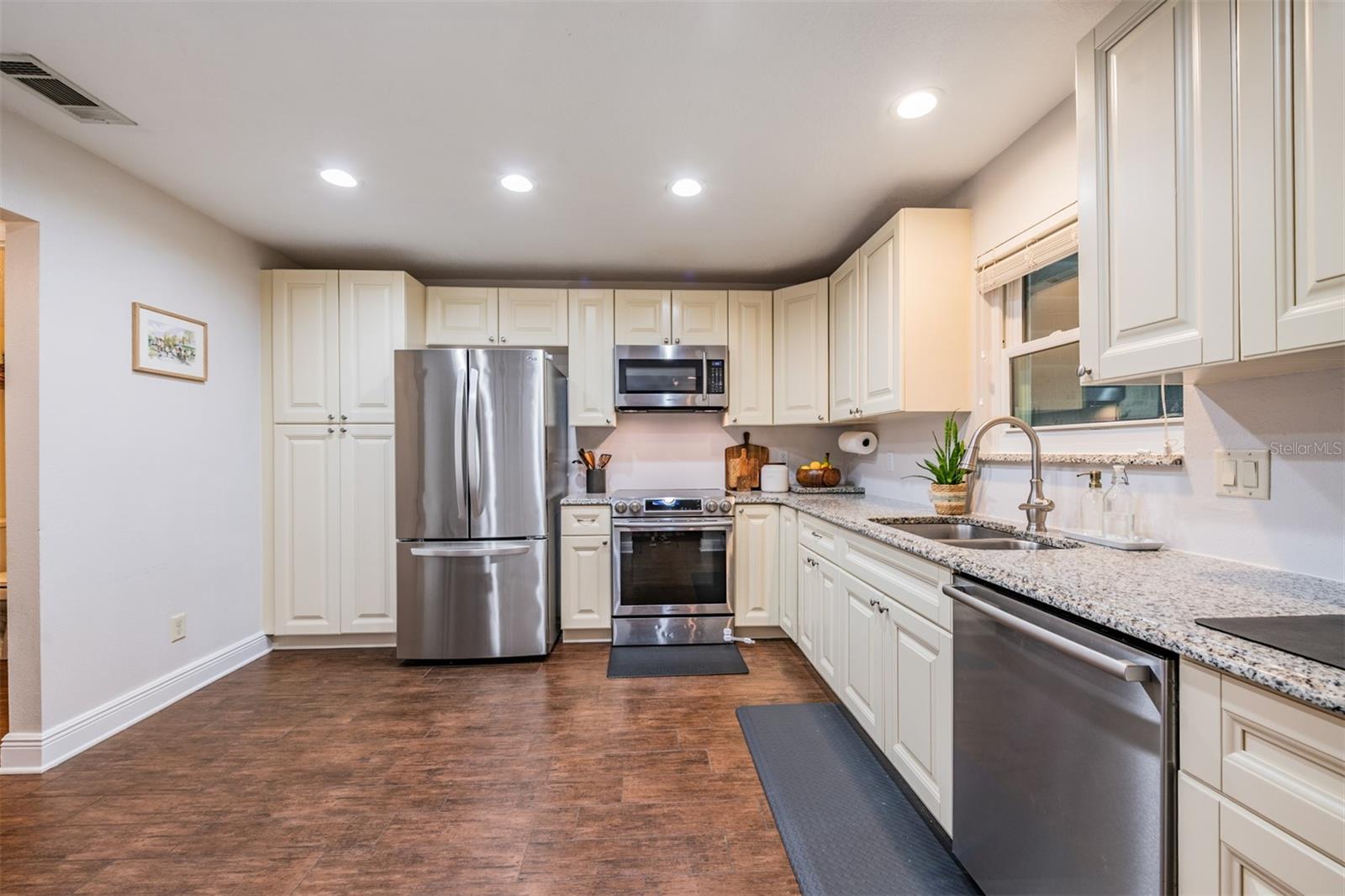 Image 11 of 44 For 5326 Ridgewell Court