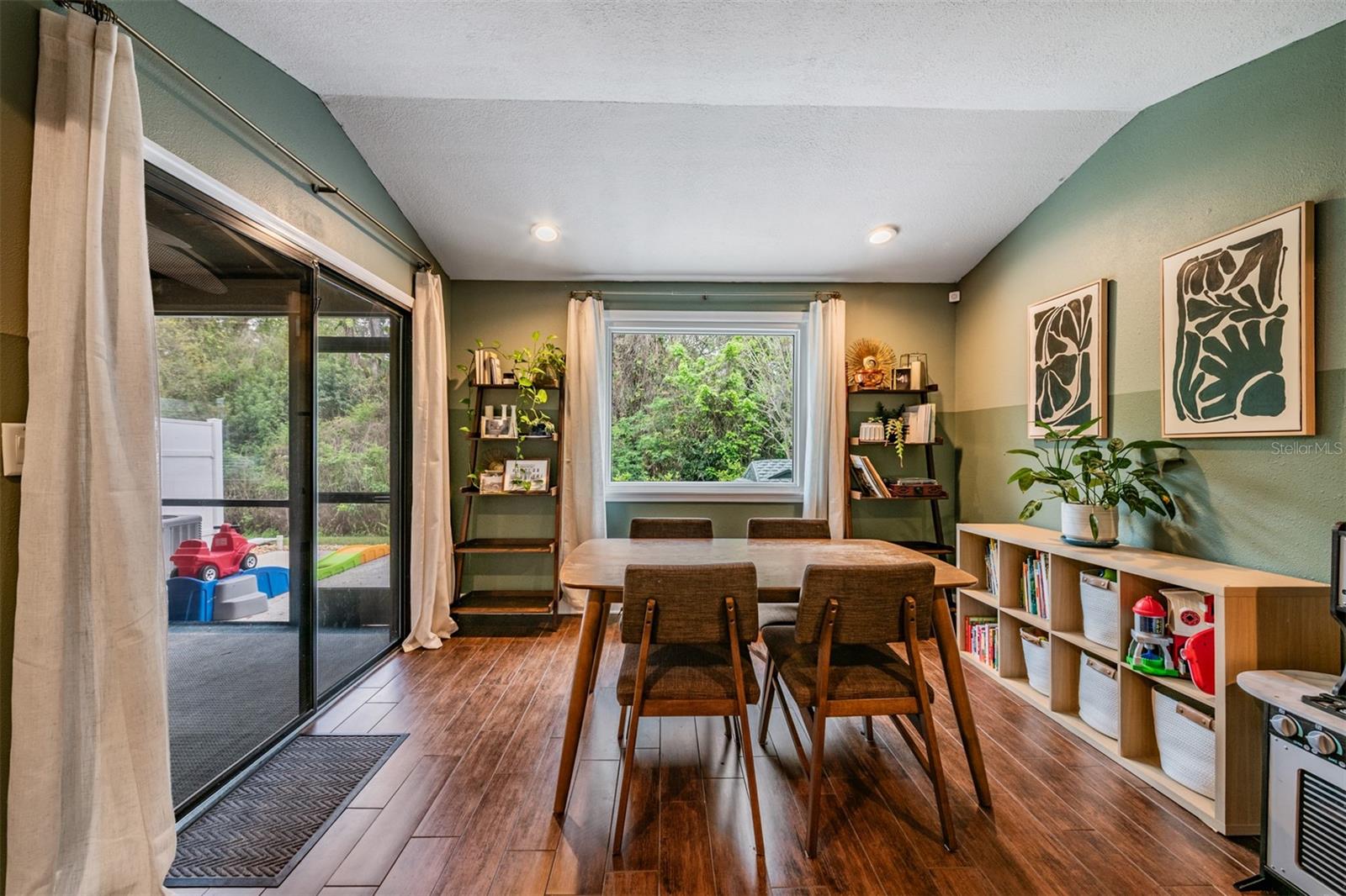 Image 13 of 44 For 5326 Ridgewell Court