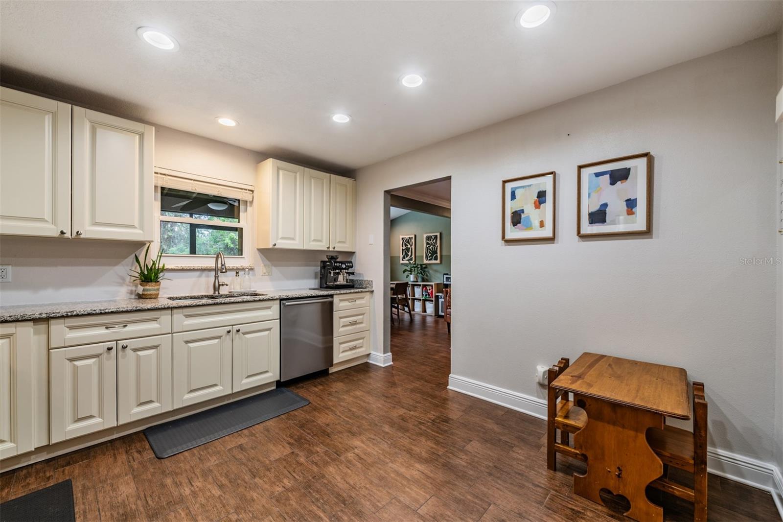 Image 9 of 44 For 5326 Ridgewell Court