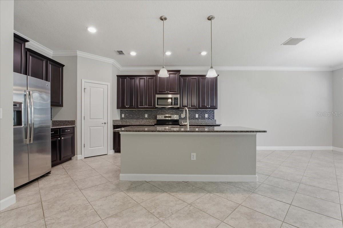 Image 13 of 68 For 1695 Ludington Avenue