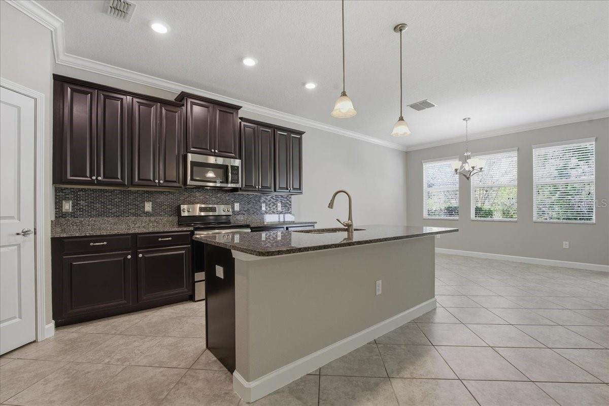 Image 14 of 68 For 1695 Ludington Avenue