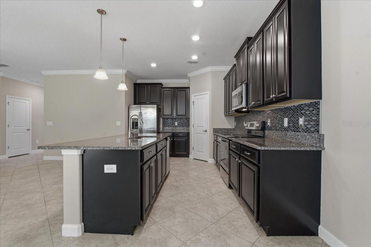 Image 15 of 68 For 1695 Ludington Avenue