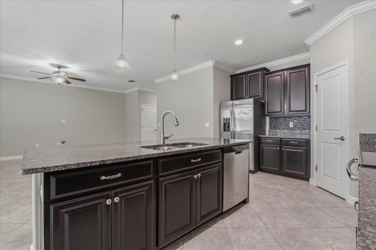 Image 17 of 68 For 1695 Ludington Avenue