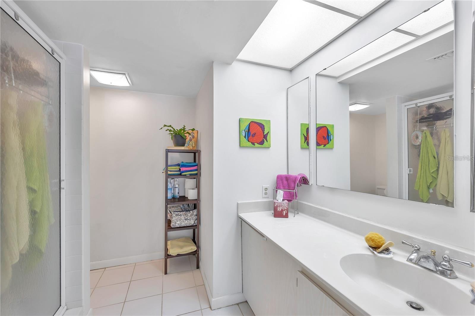 Listing photo id 24 for 1480 Gulf Boulevard 108