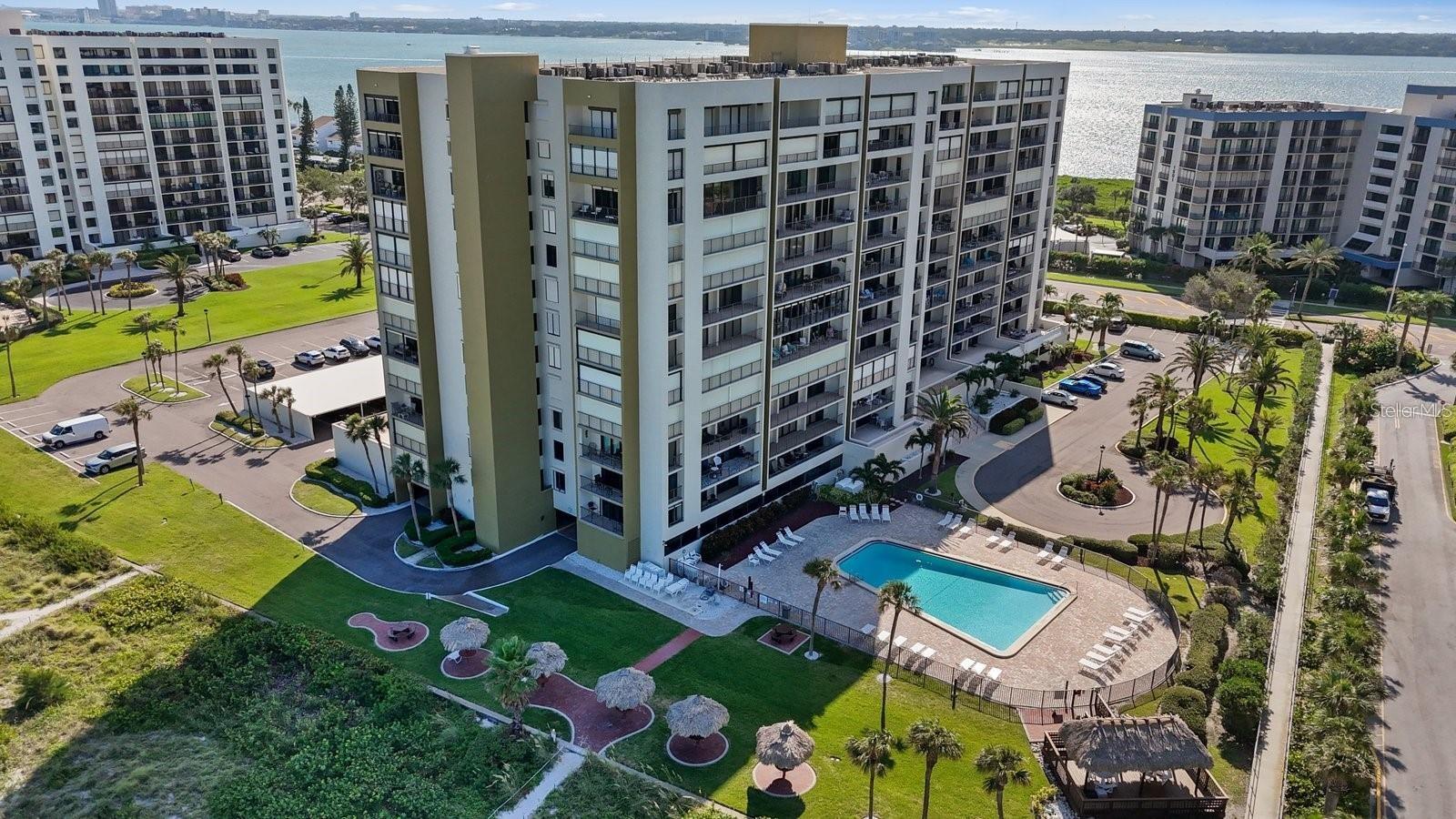 Listing photo id 35 for 1480 Gulf Boulevard 108