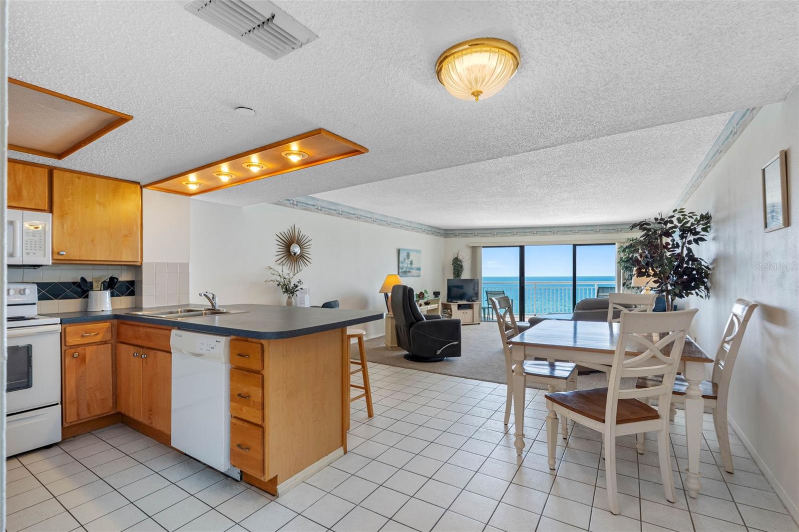 Image 3 of 67 For 19440 Gulf Boulevard 506