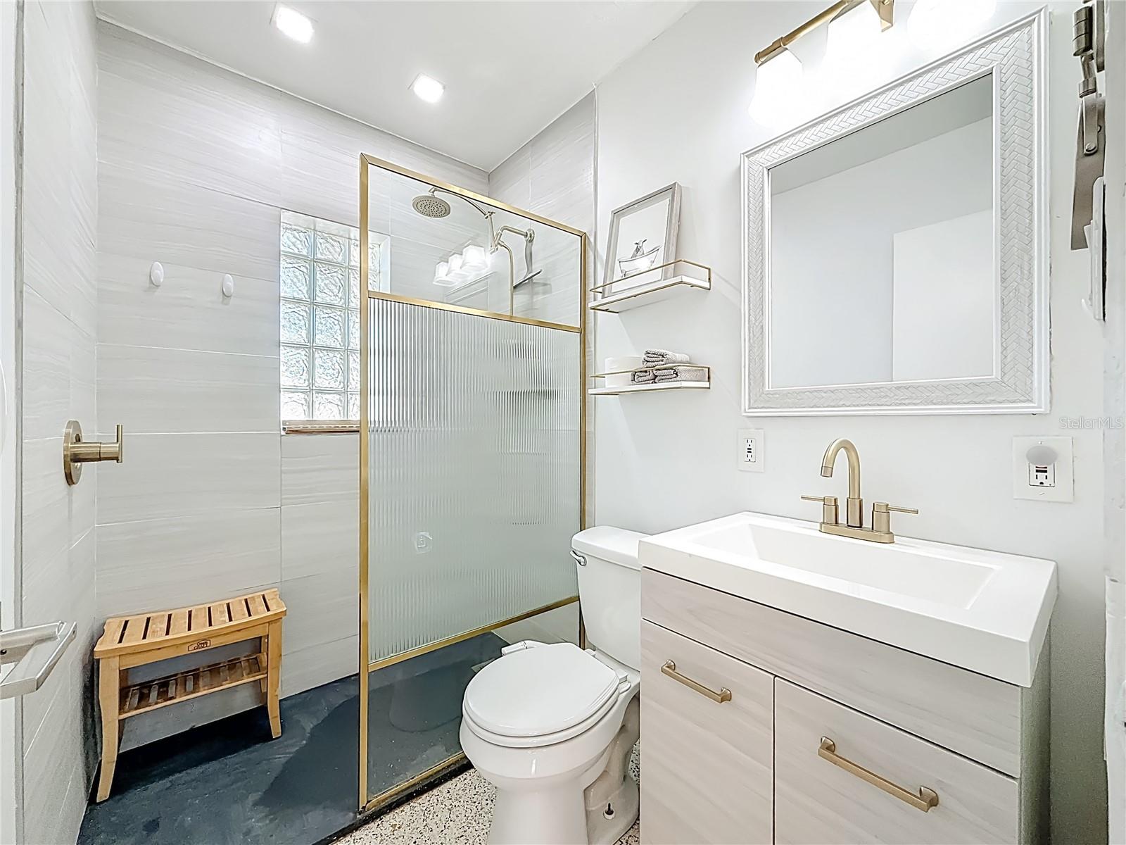 Image 22 of 34 For 5401 17th Avenue S