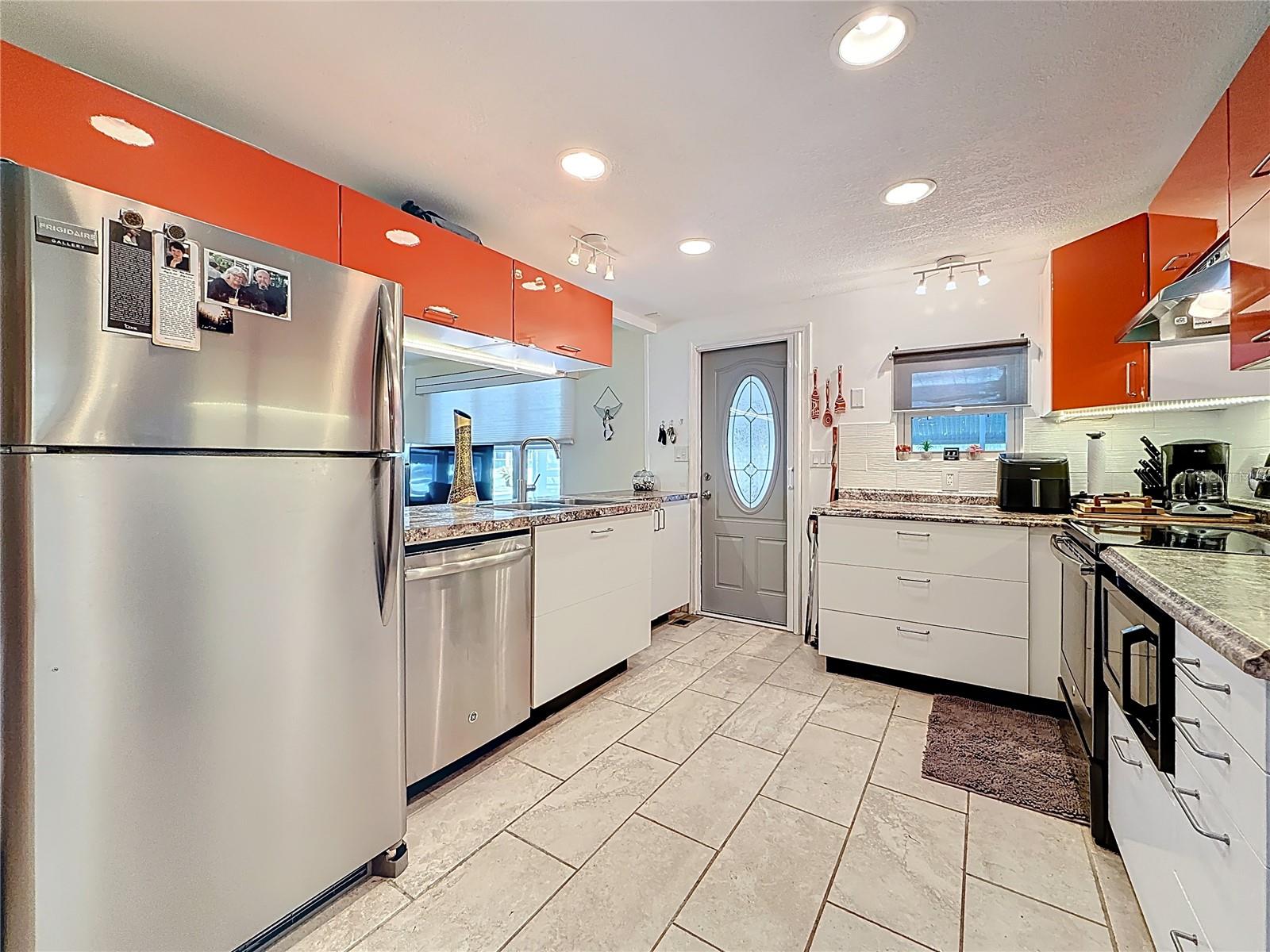 Image 10 of 44 For 32 William Penn Way 1