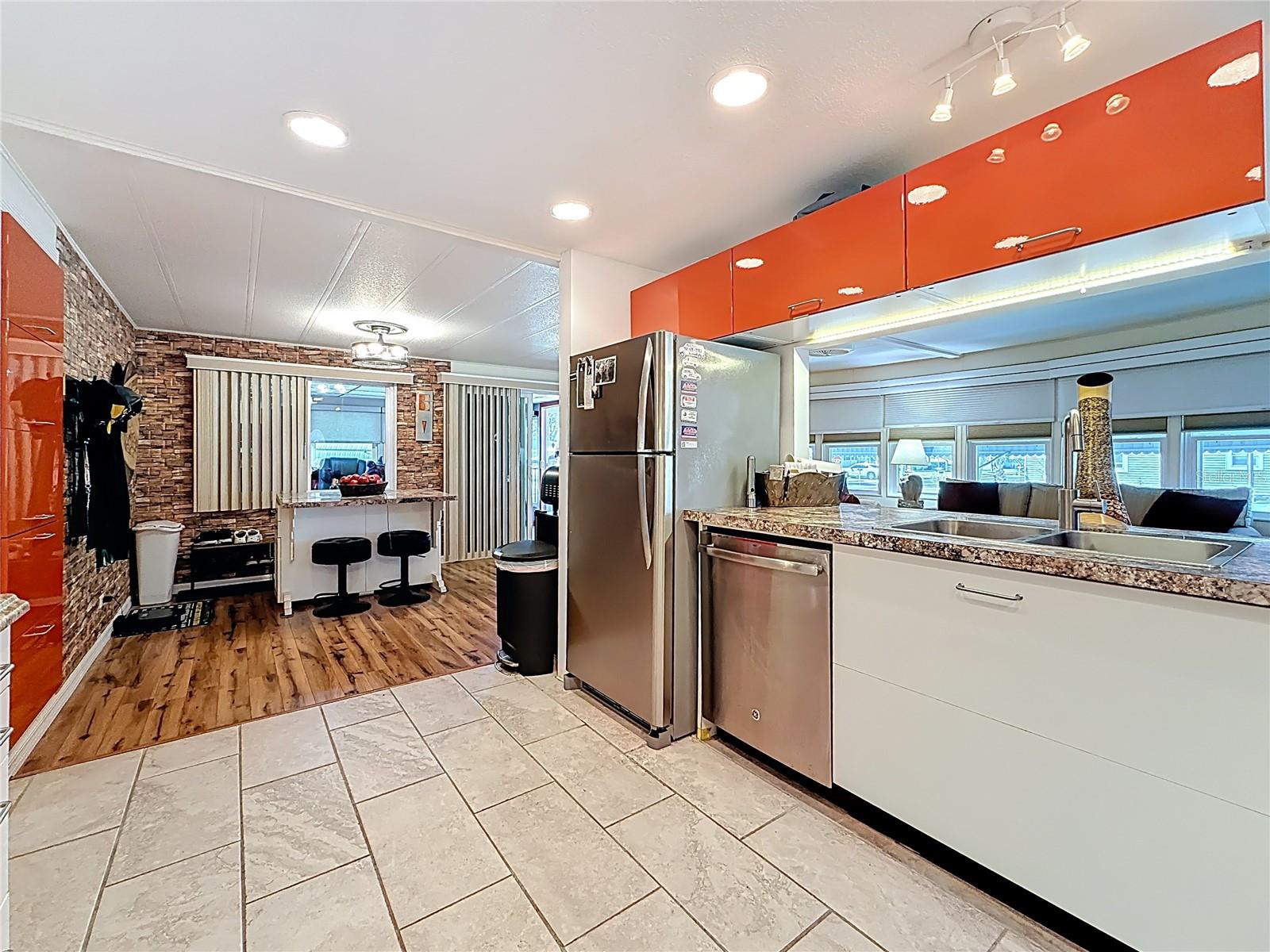 Image 13 of 44 For 32 William Penn Way 1