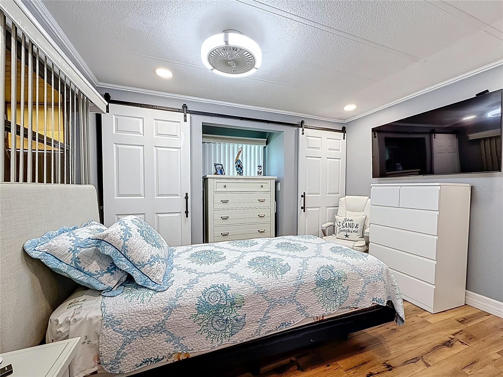 Image 14 of 44 For 32 William Penn Way 1