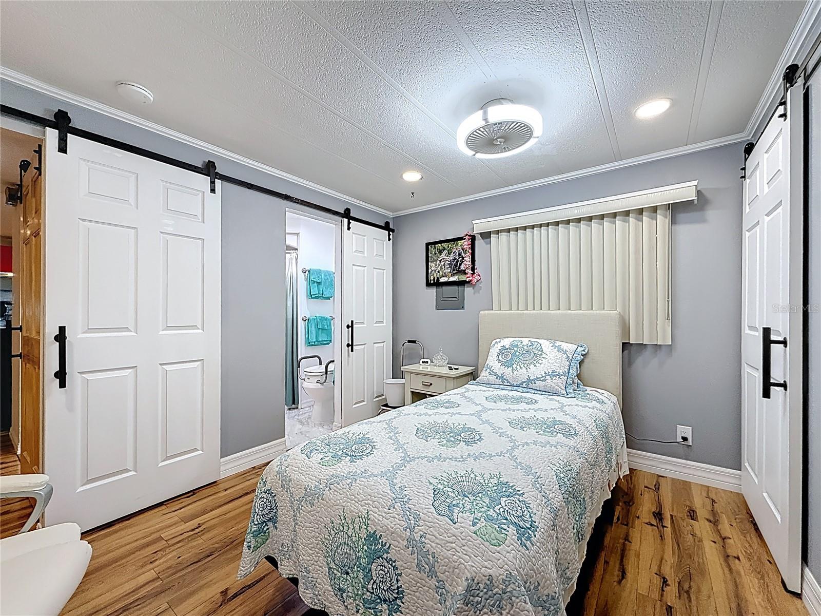 Image 16 of 44 For 32 William Penn Way 1