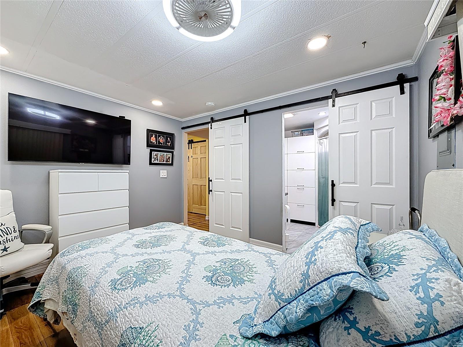 Image 17 of 44 For 32 William Penn Way 1