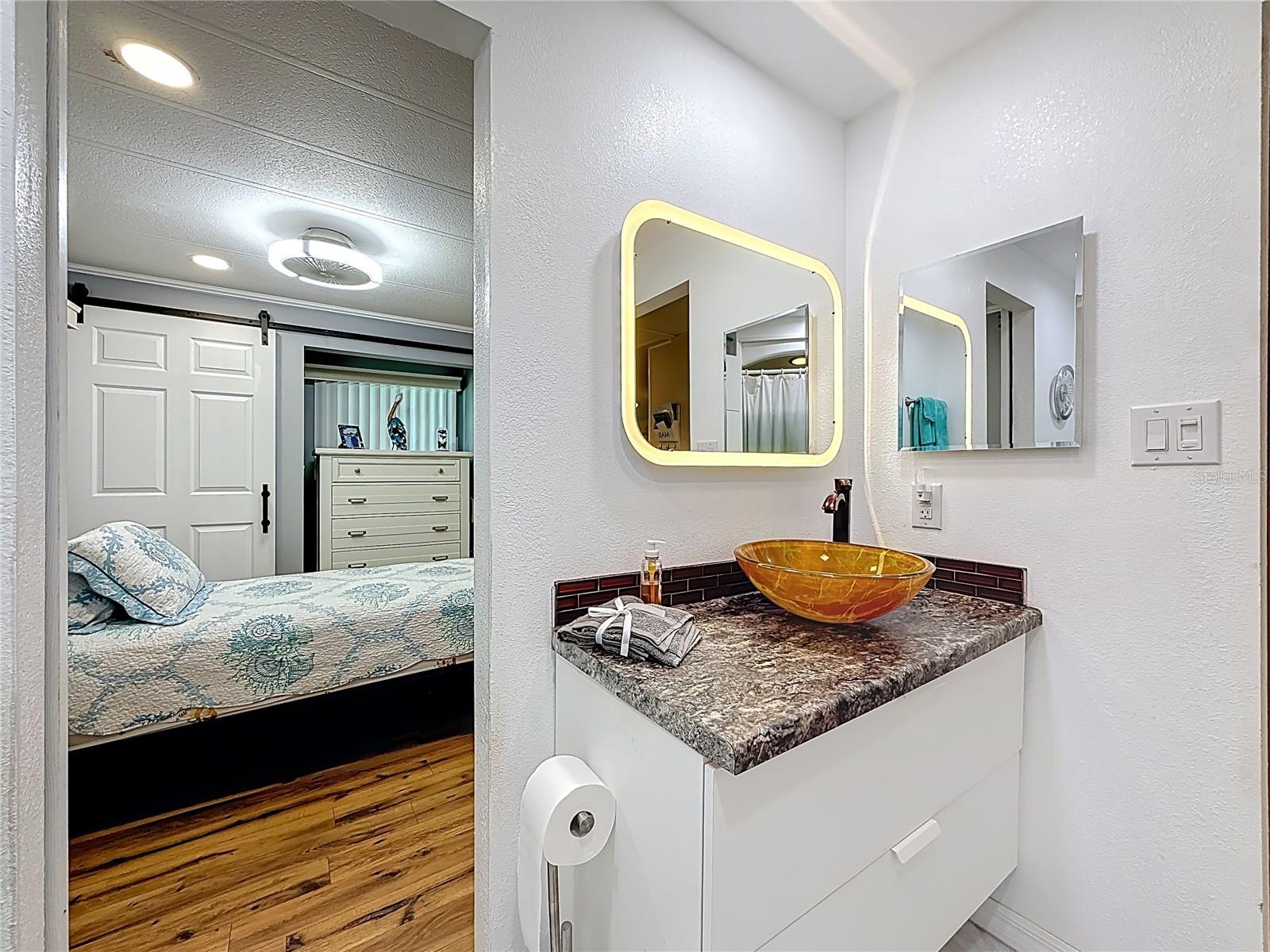 Image 20 of 44 For 32 William Penn Way 1