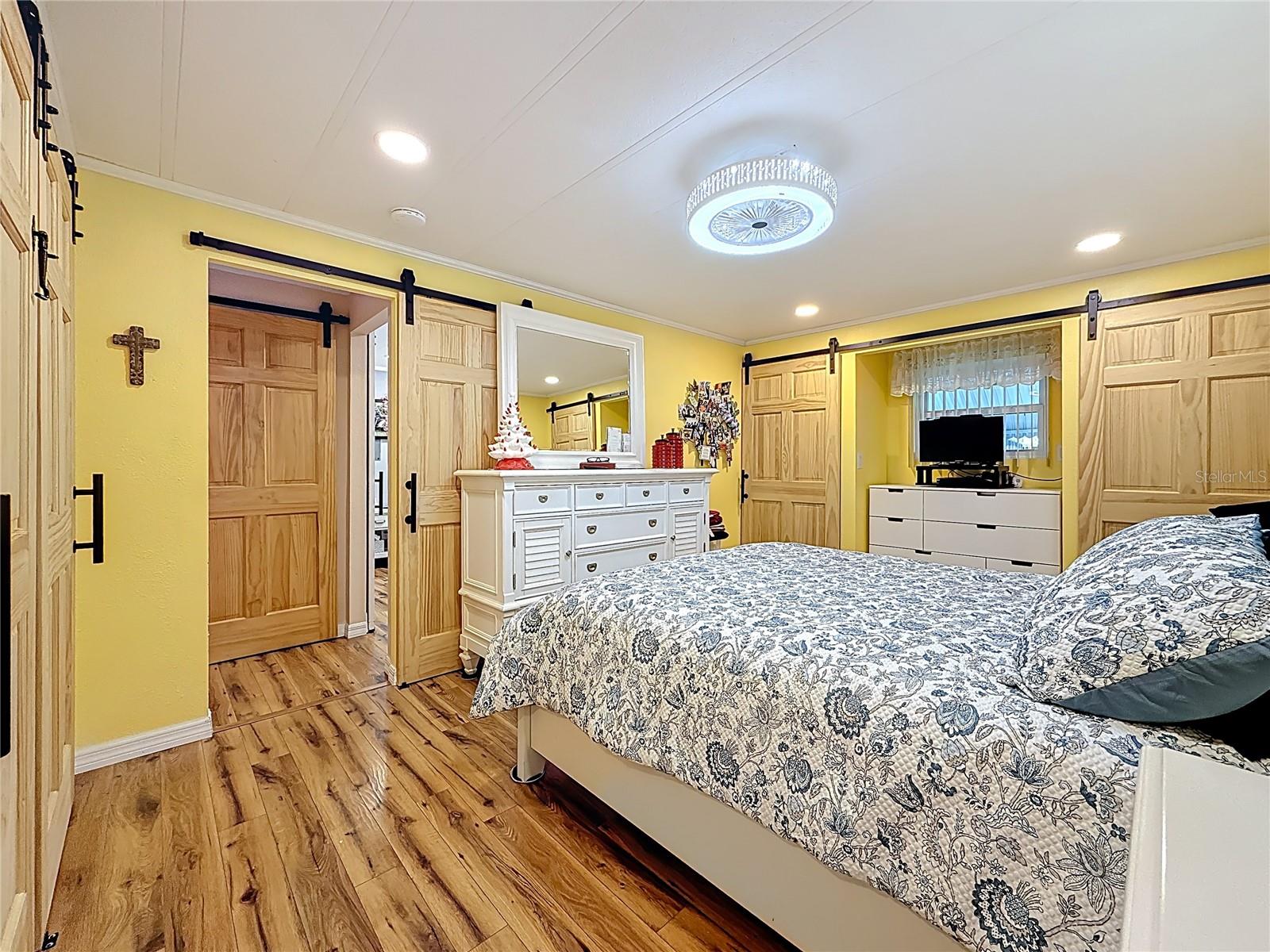 Image 23 of 44 For 32 William Penn Way 1