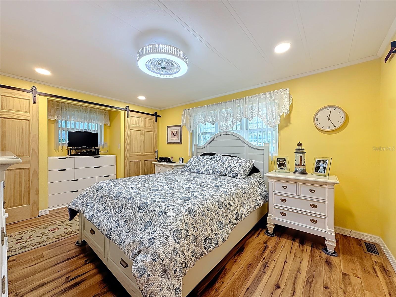 Image 24 of 44 For 32 William Penn Way 1