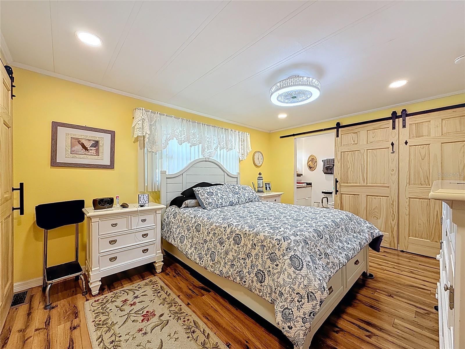 Image 25 of 44 For 32 William Penn Way 1