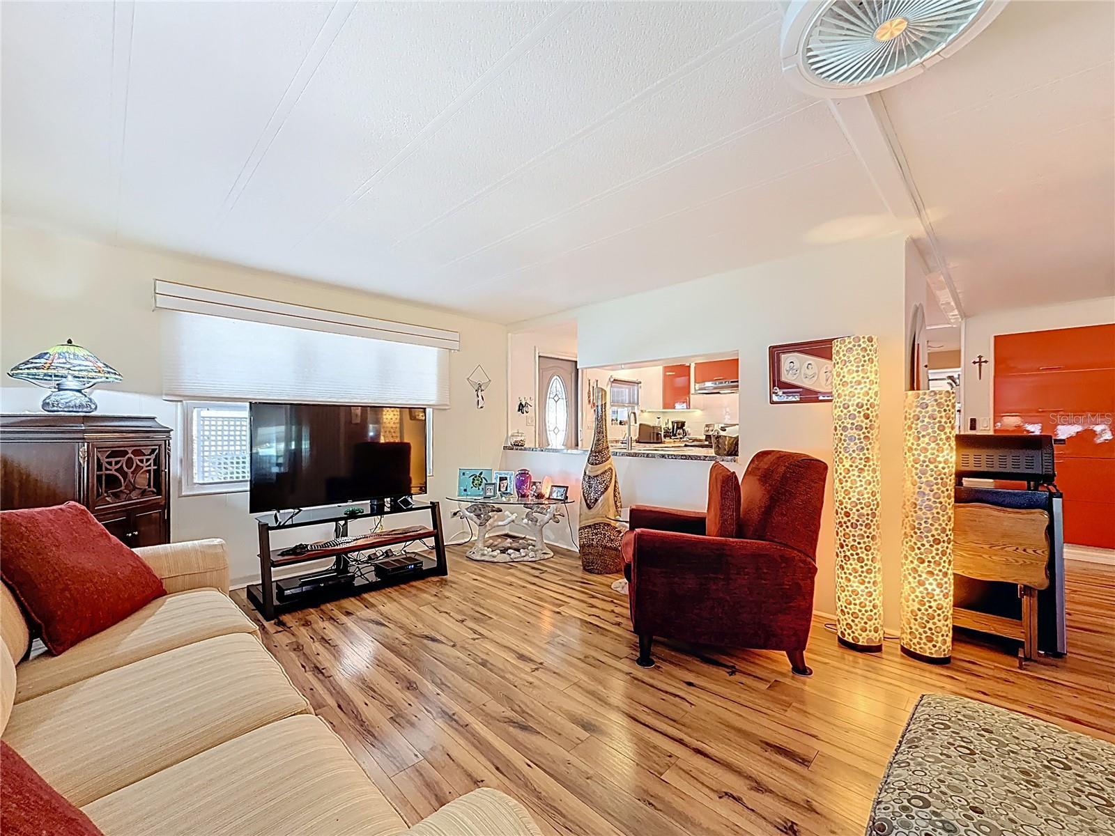 Image 3 of 44 For 32 William Penn Way 1