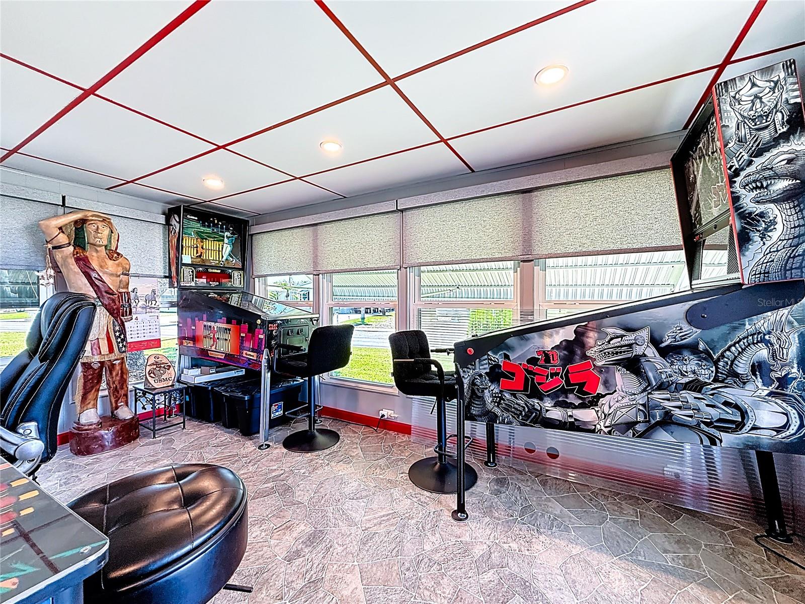 Image 31 of 44 For 32 William Penn Way 1