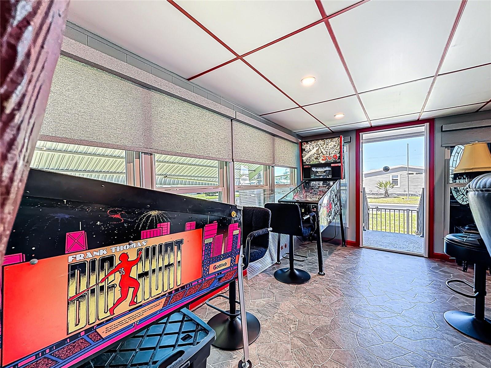 Image 35 of 44 For 32 William Penn Way 1