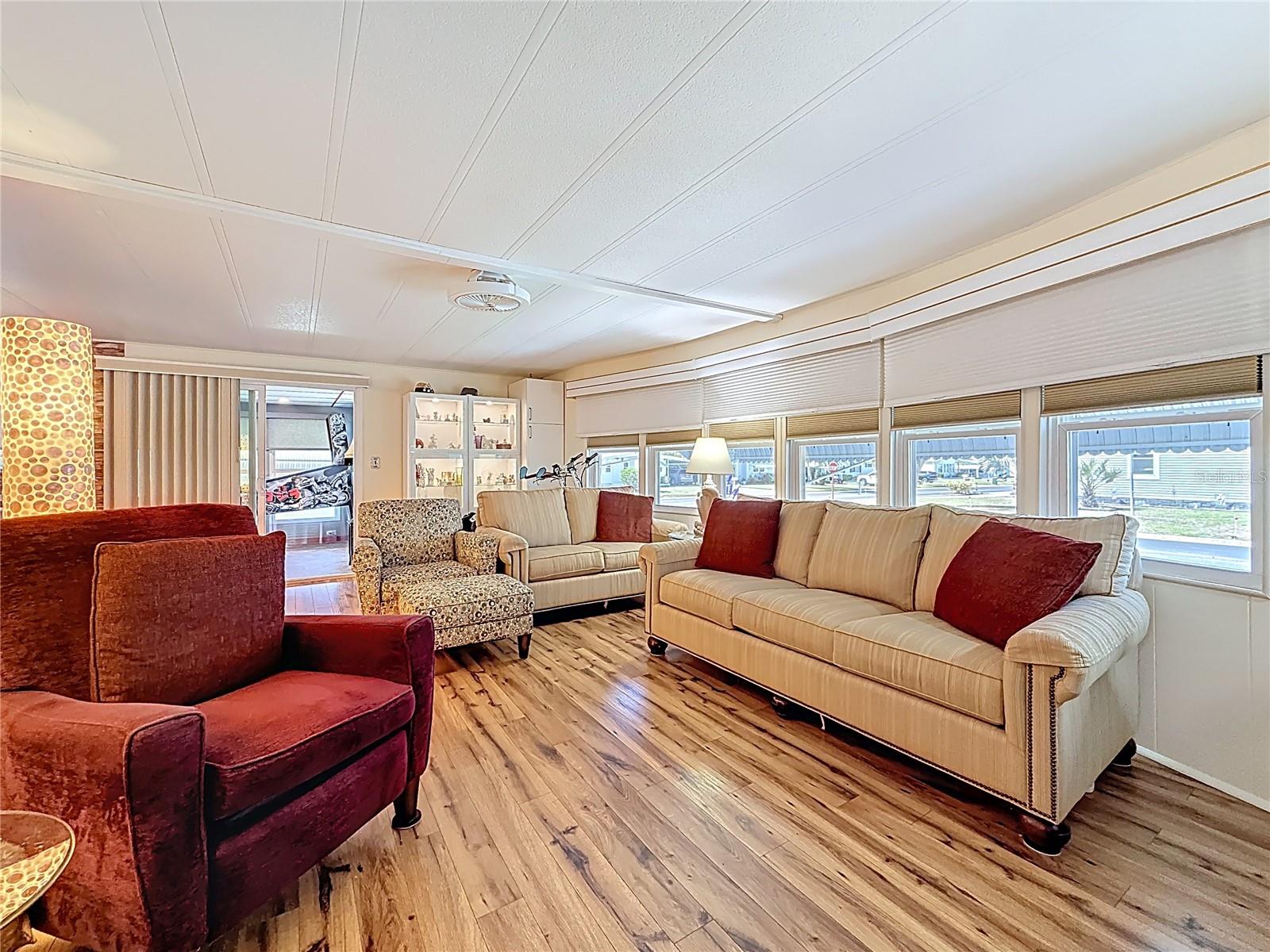 Image 4 of 44 For 32 William Penn Way 1