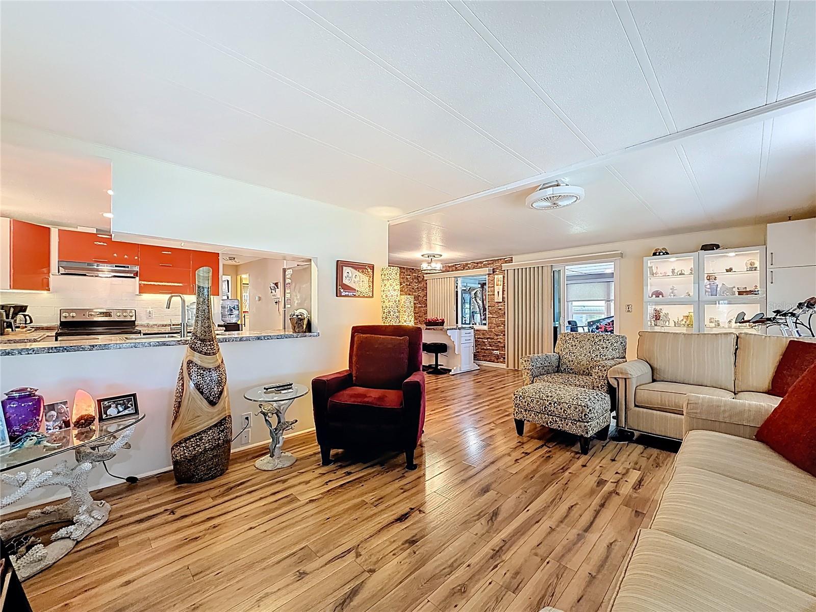 Image 5 of 44 For 32 William Penn Way 1