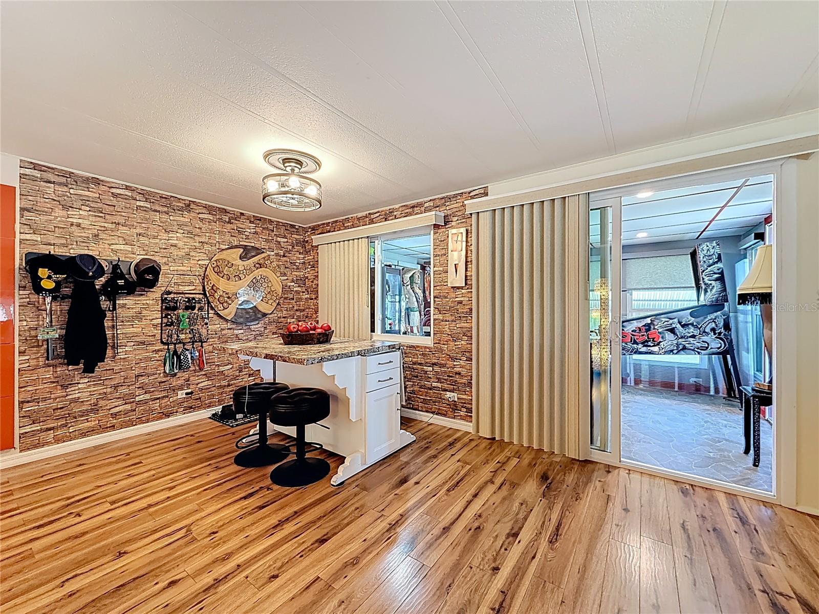 Image 6 of 44 For 32 William Penn Way 1