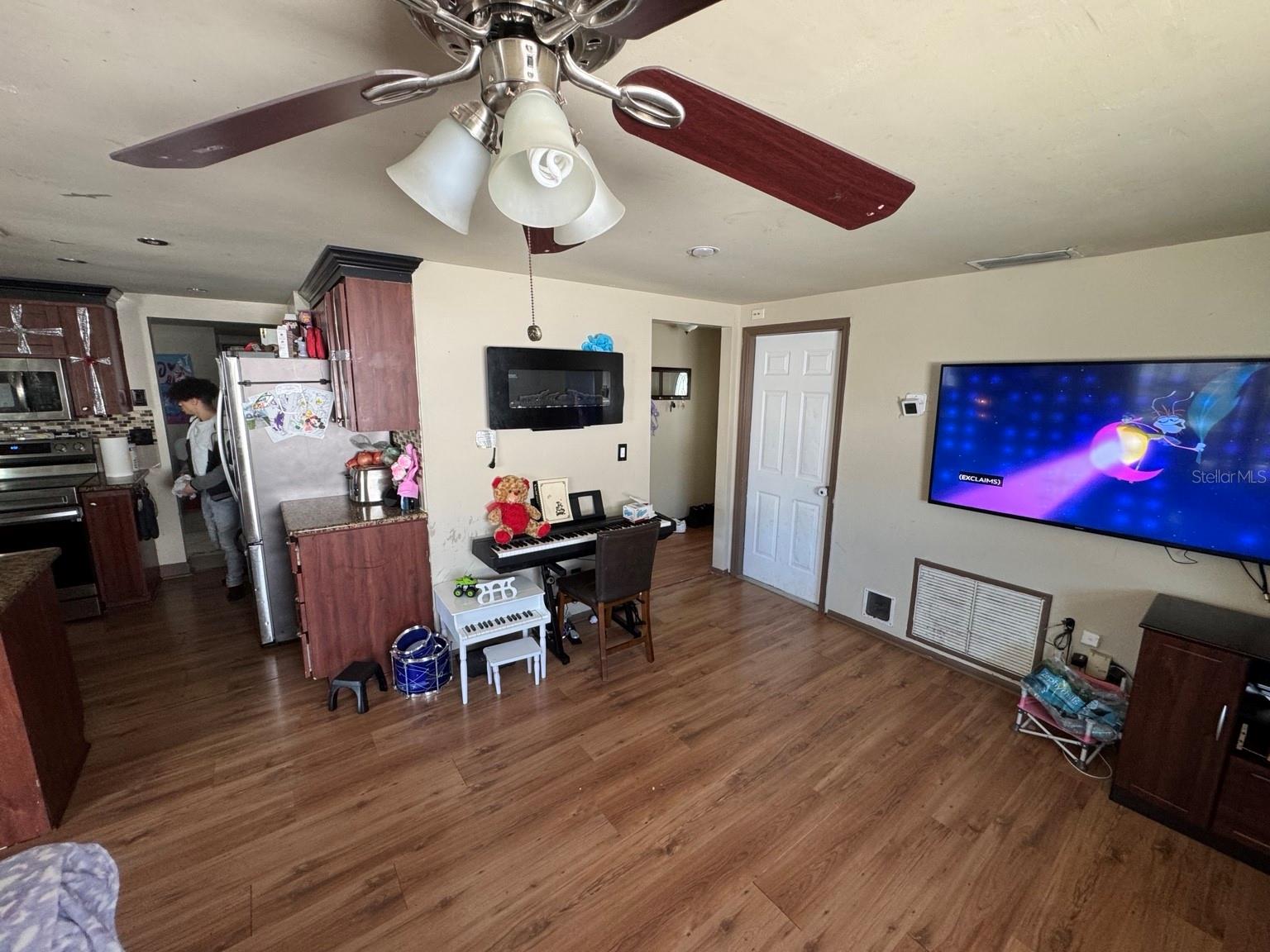 Image 5 of 35 For 9040 Crabtree Lane