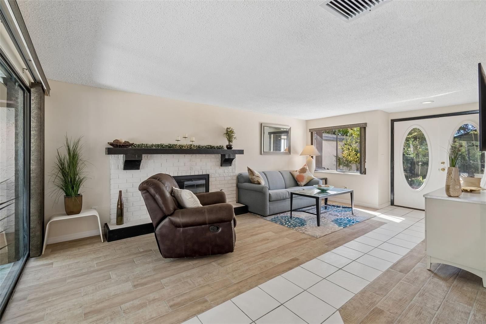 Image 12 of 67 For 7501 Woodbox Row