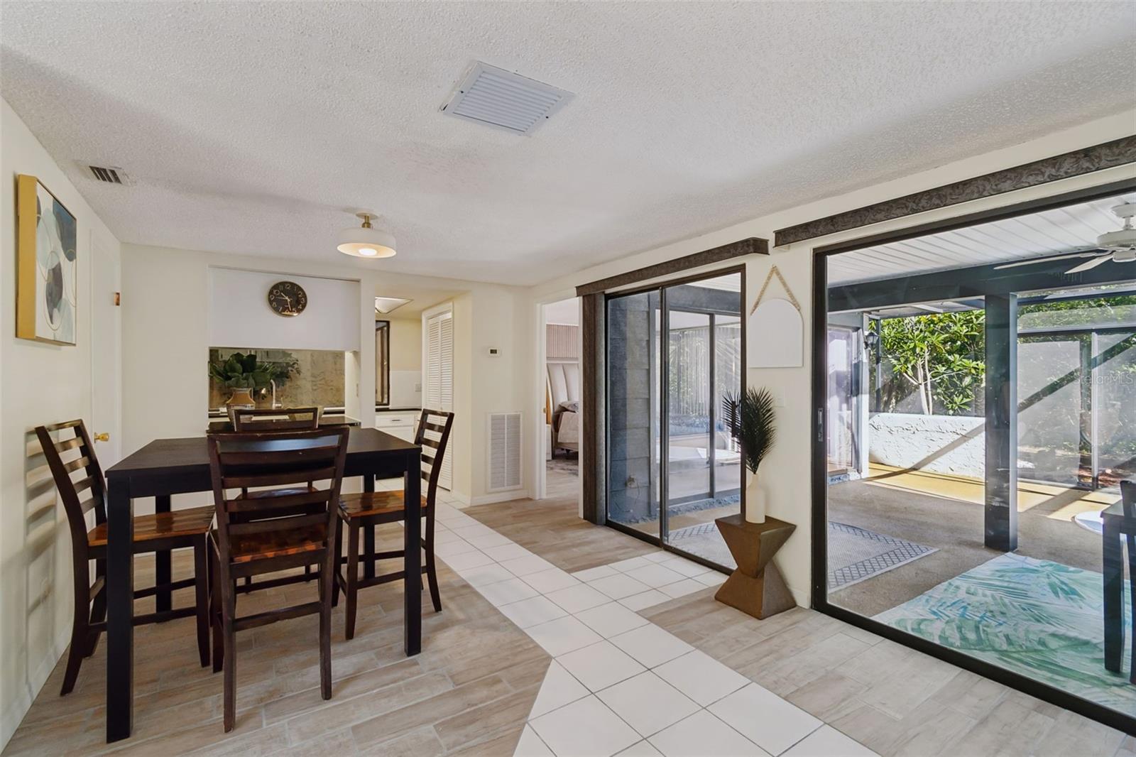 Image 14 of 67 For 7501 Woodbox Row