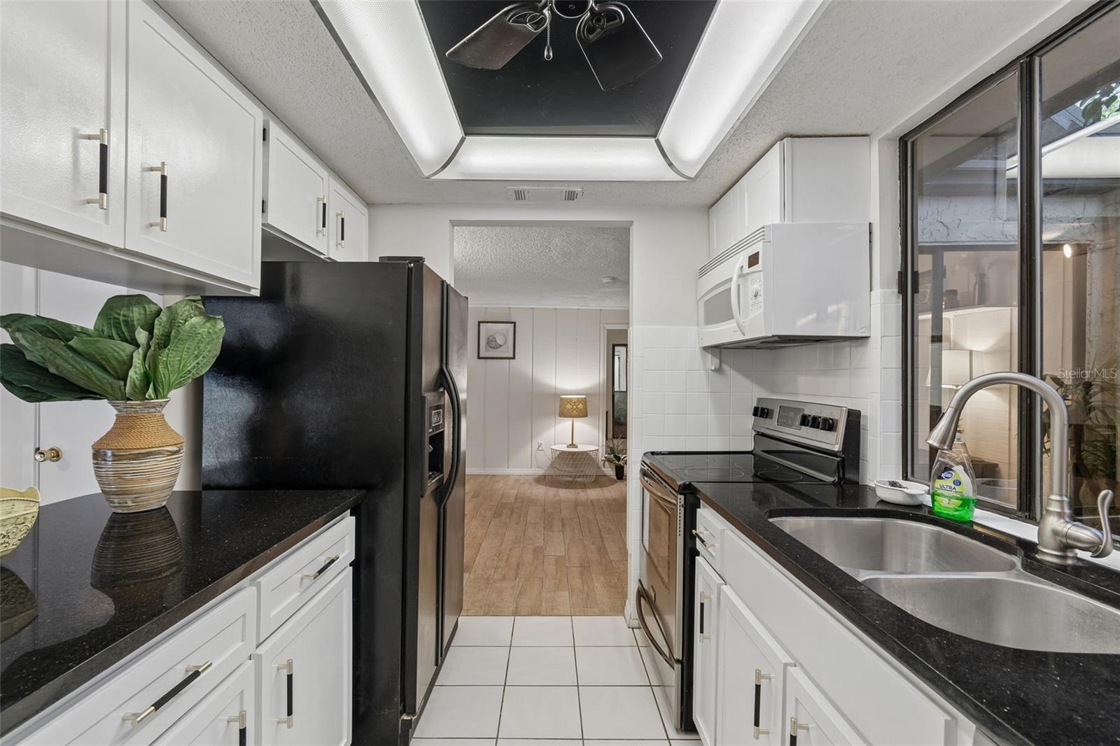 Image 18 of 67 For 7501 Woodbox Row