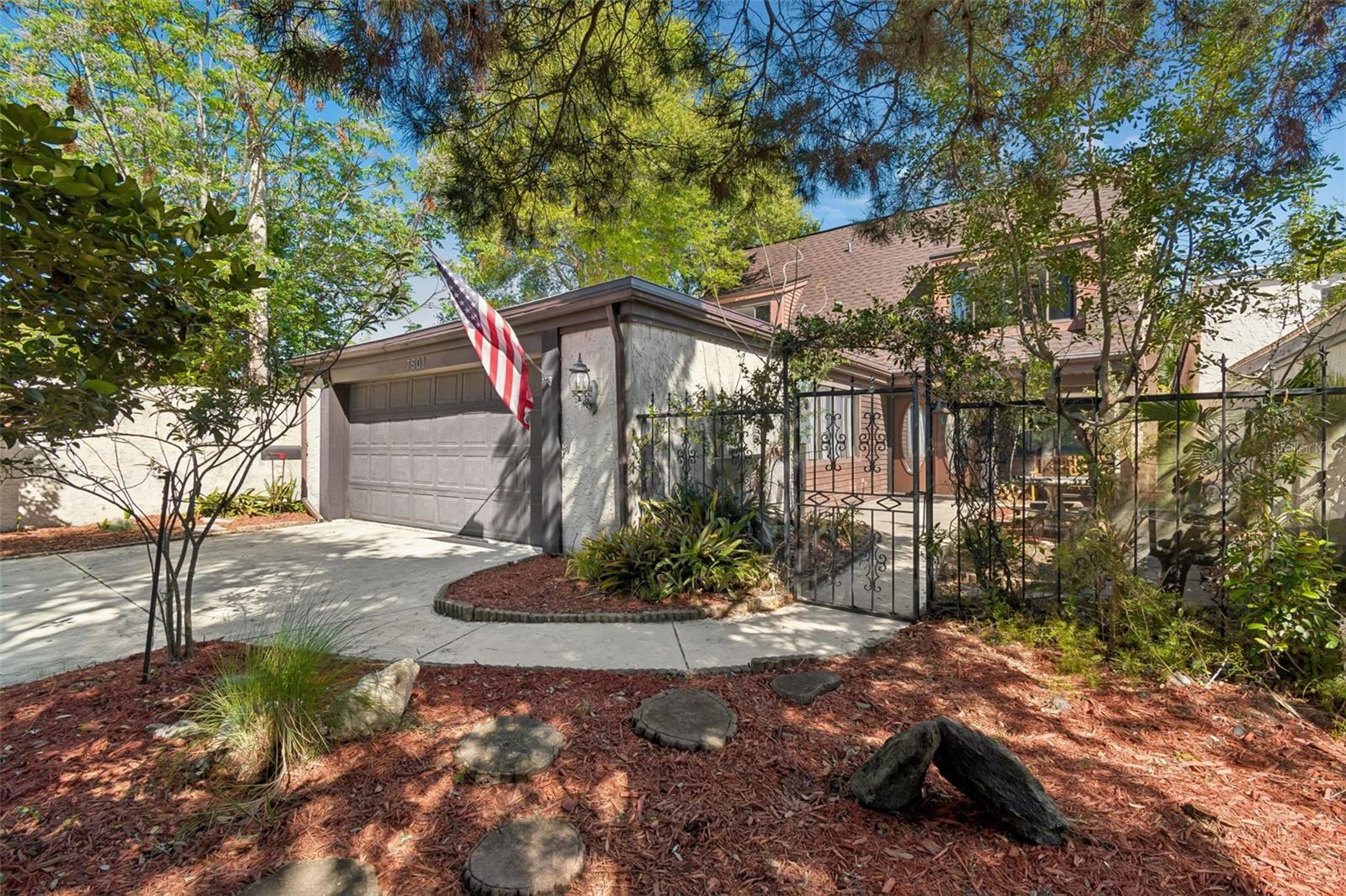 Image 2 of 67 For 7501 Woodbox Row