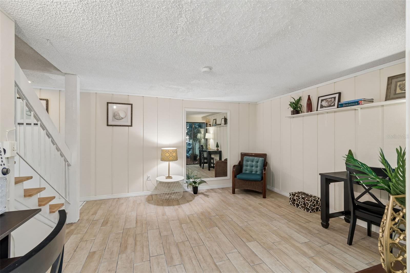 Image 21 of 67 For 7501 Woodbox Row