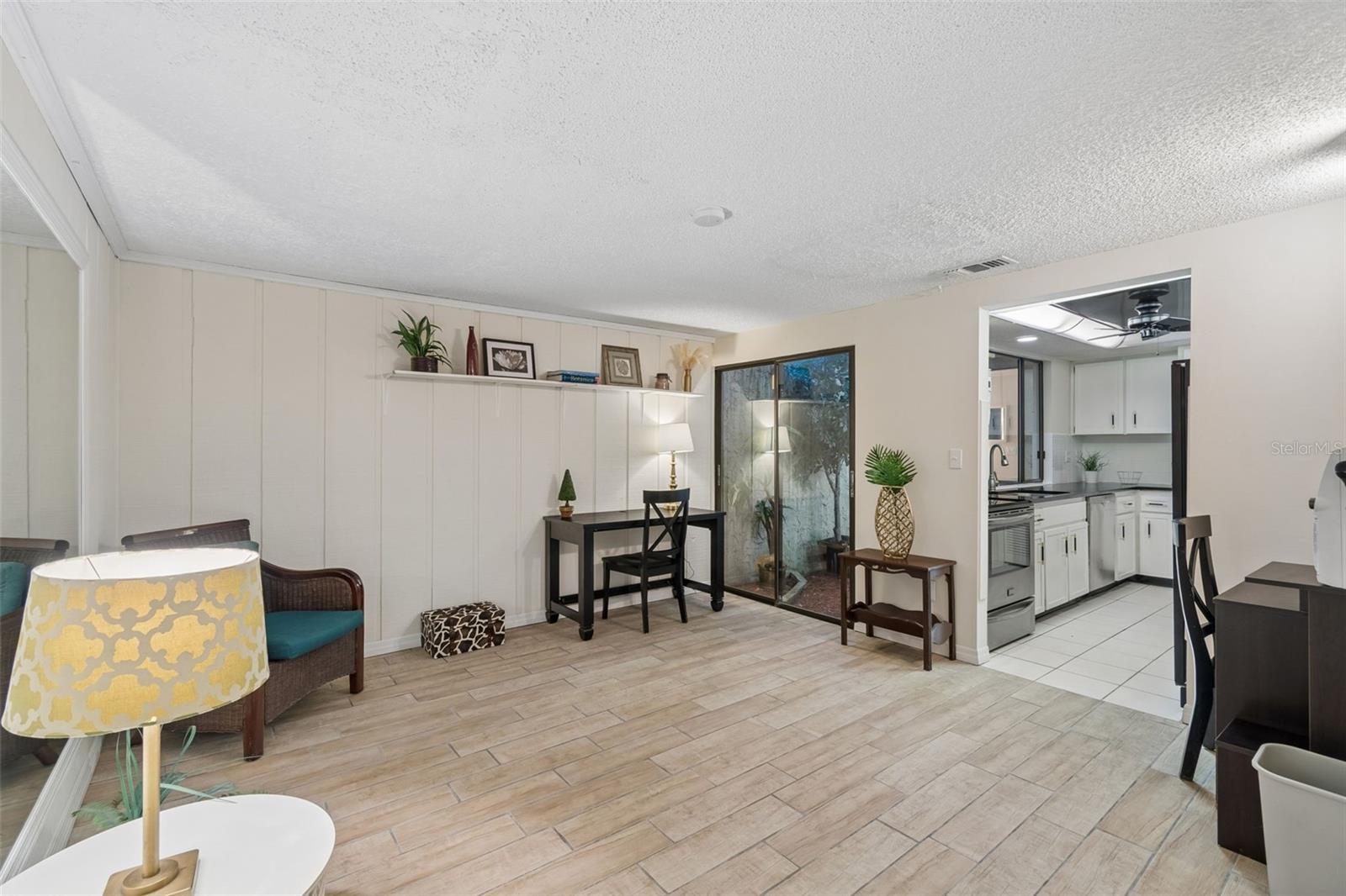 Image 23 of 67 For 7501 Woodbox Row