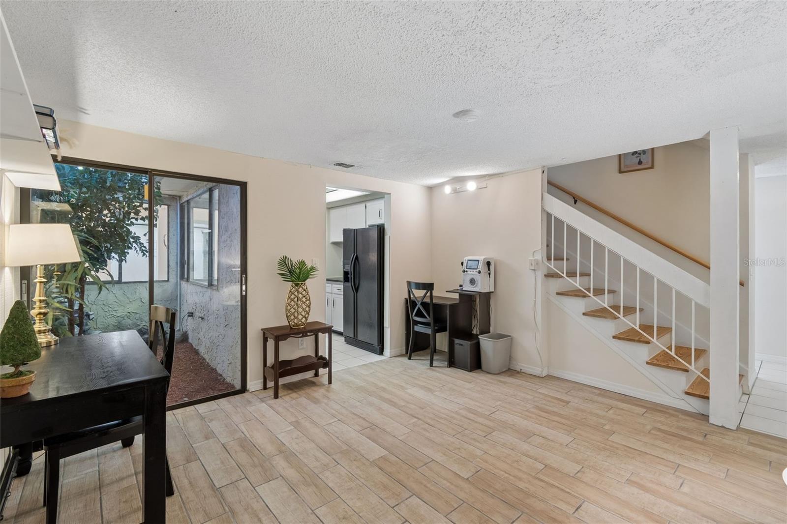 Image 25 of 67 For 7501 Woodbox Row