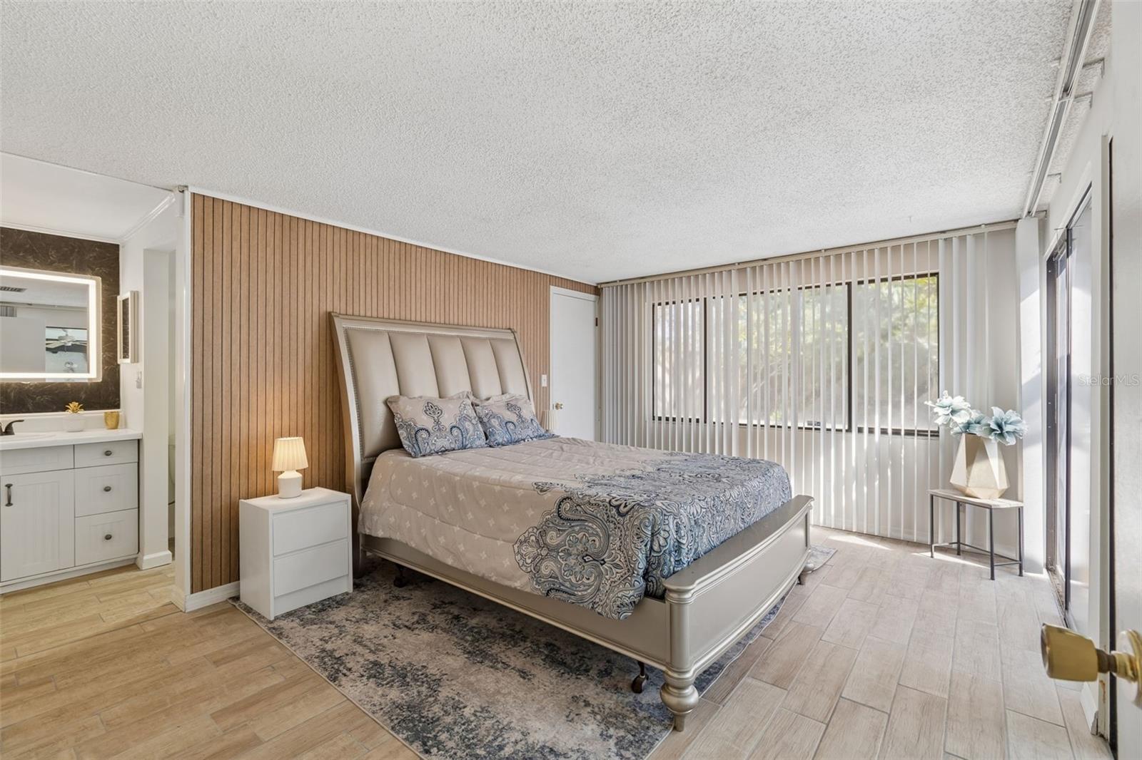 Image 27 of 67 For 7501 Woodbox Row