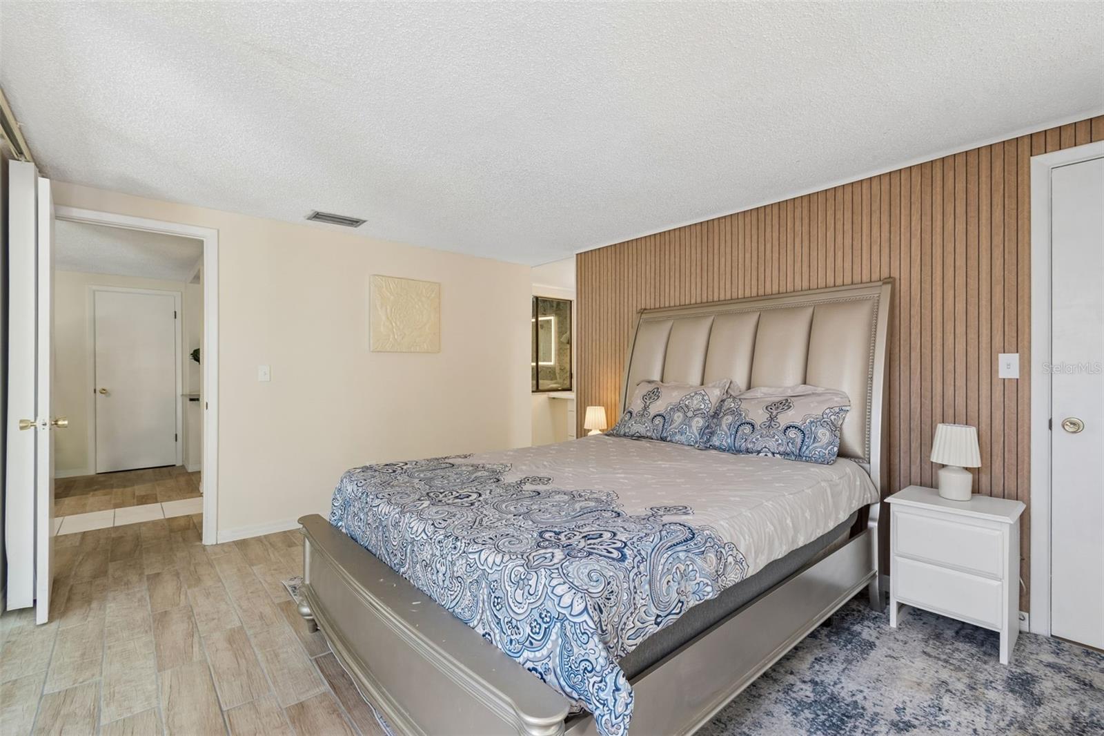 Image 29 of 67 For 7501 Woodbox Row