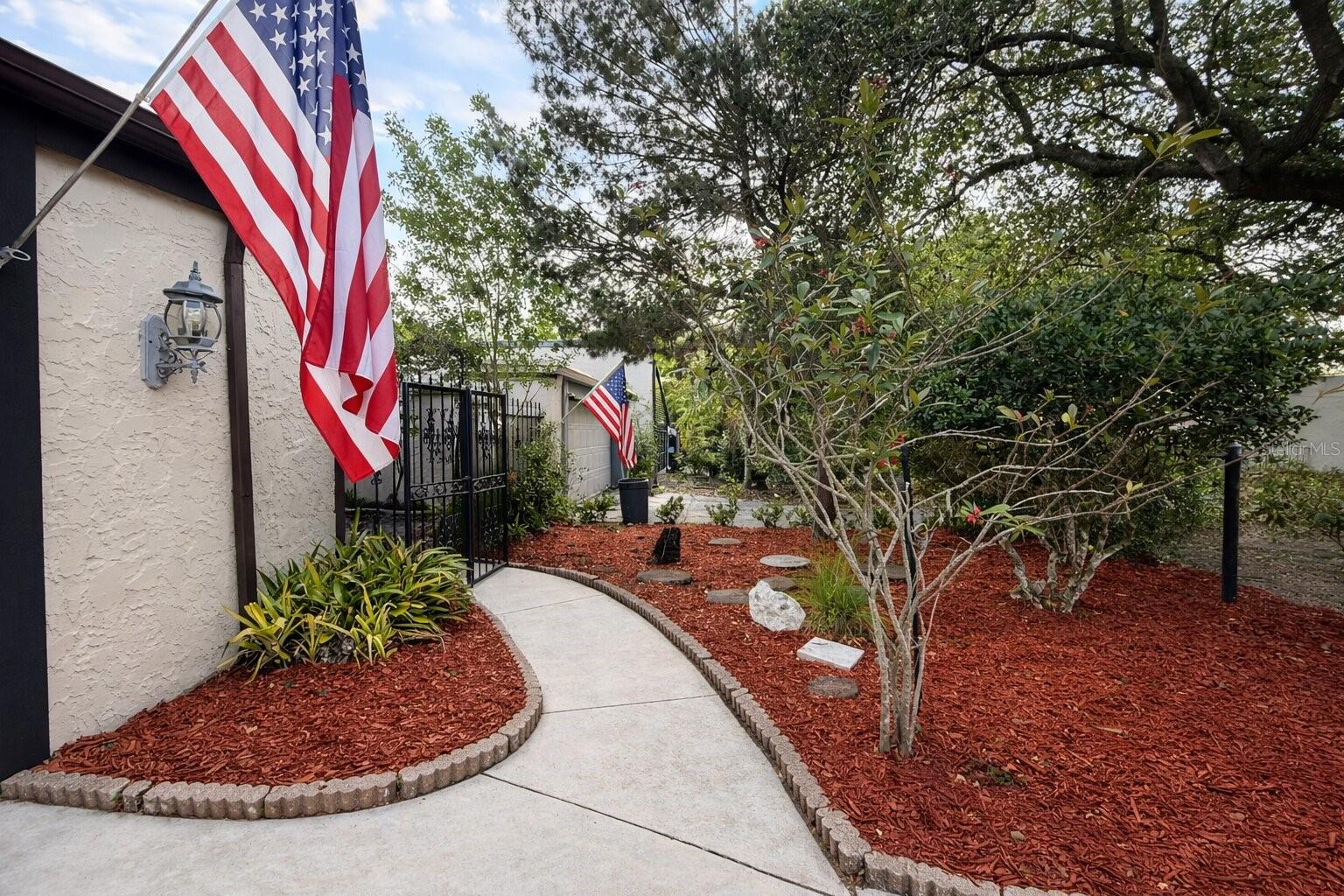 Image 3 of 67 For 7501 Woodbox Row