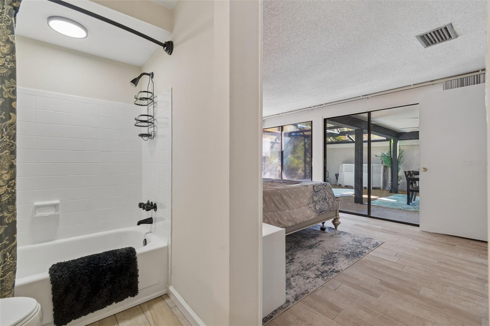 Image 32 of 67 For 7501 Woodbox Row