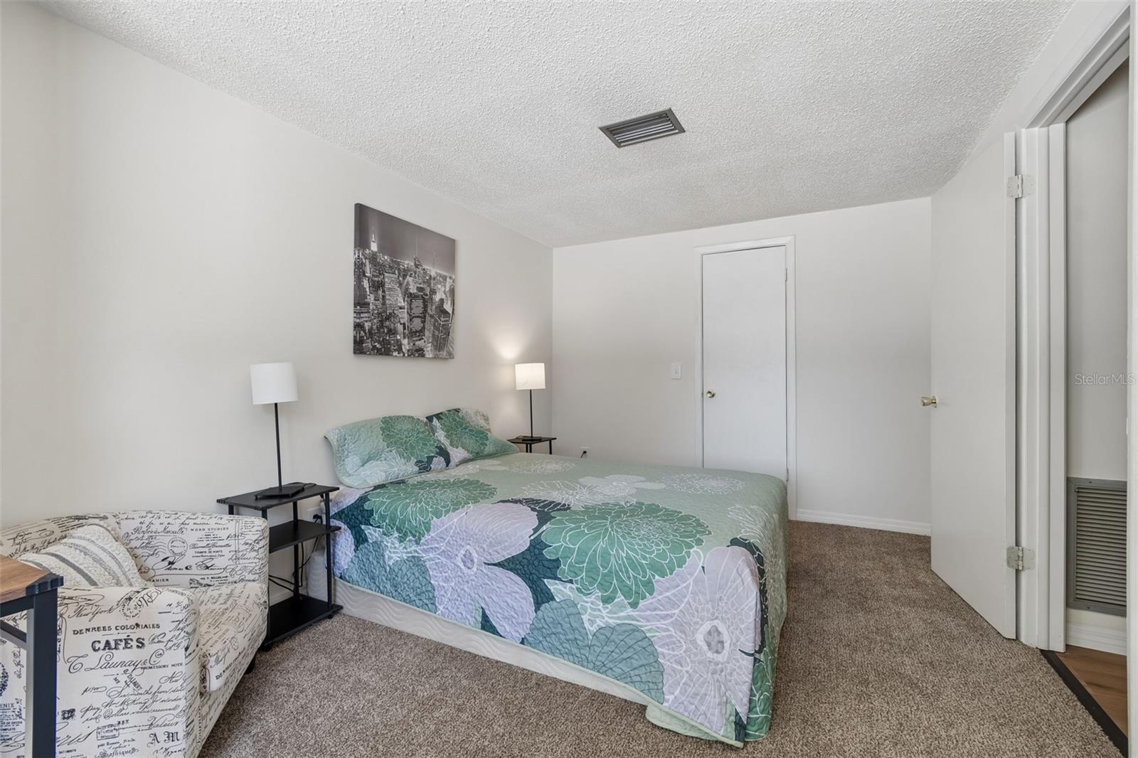 Image 34 of 67 For 7501 Woodbox Row