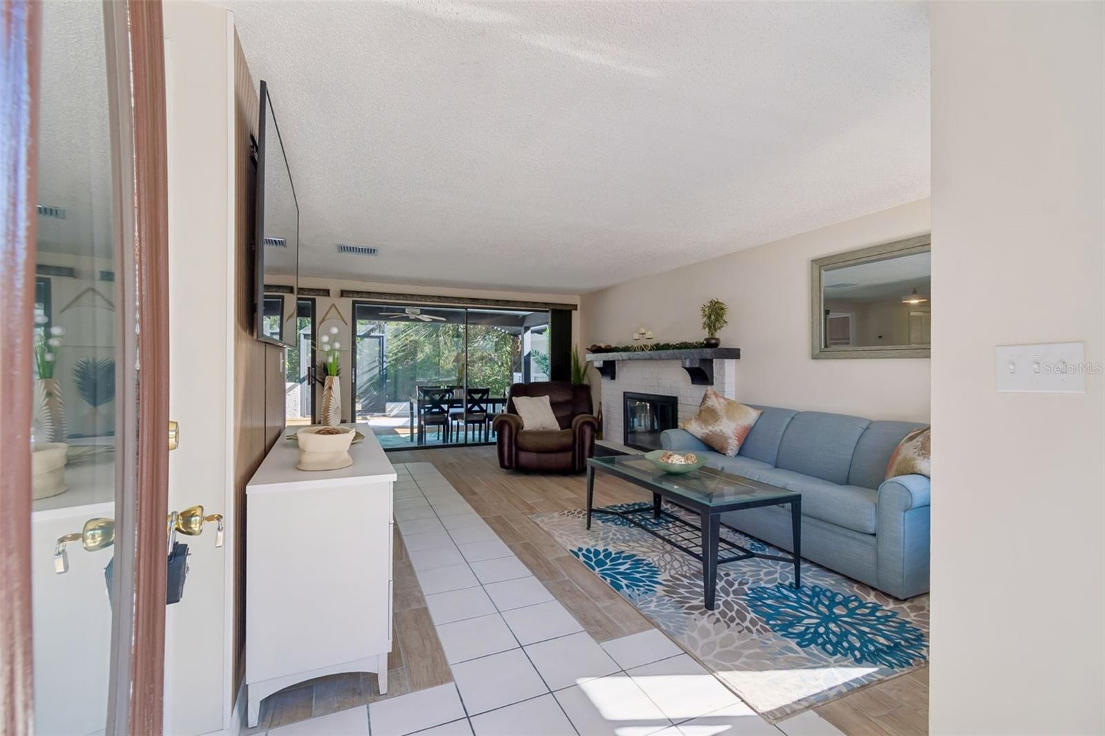 Image 6 of 67 For 7501 Woodbox Row