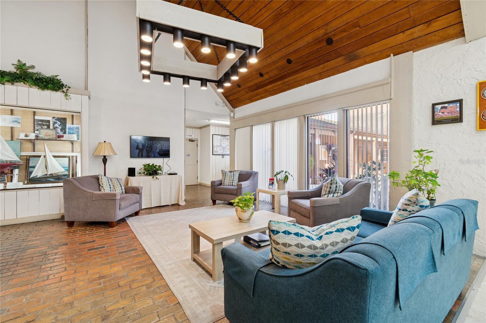 Image 62 of 67 For 7501 Woodbox Row