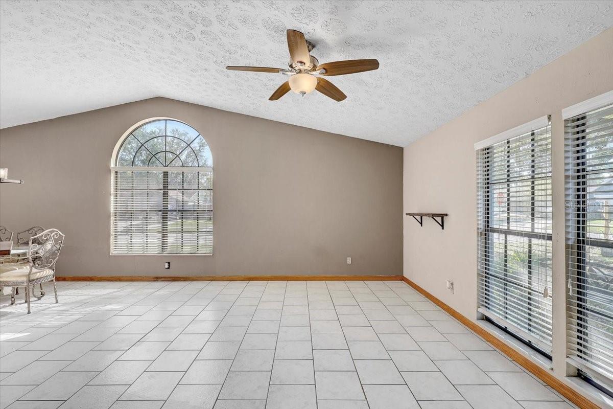 Image 13 of 70 For 1604 Southwind Drive