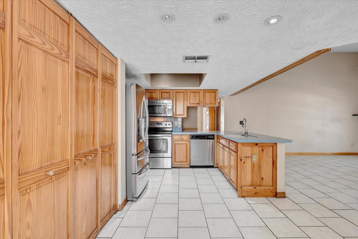 Image 17 of 70 For 1604 Southwind Drive