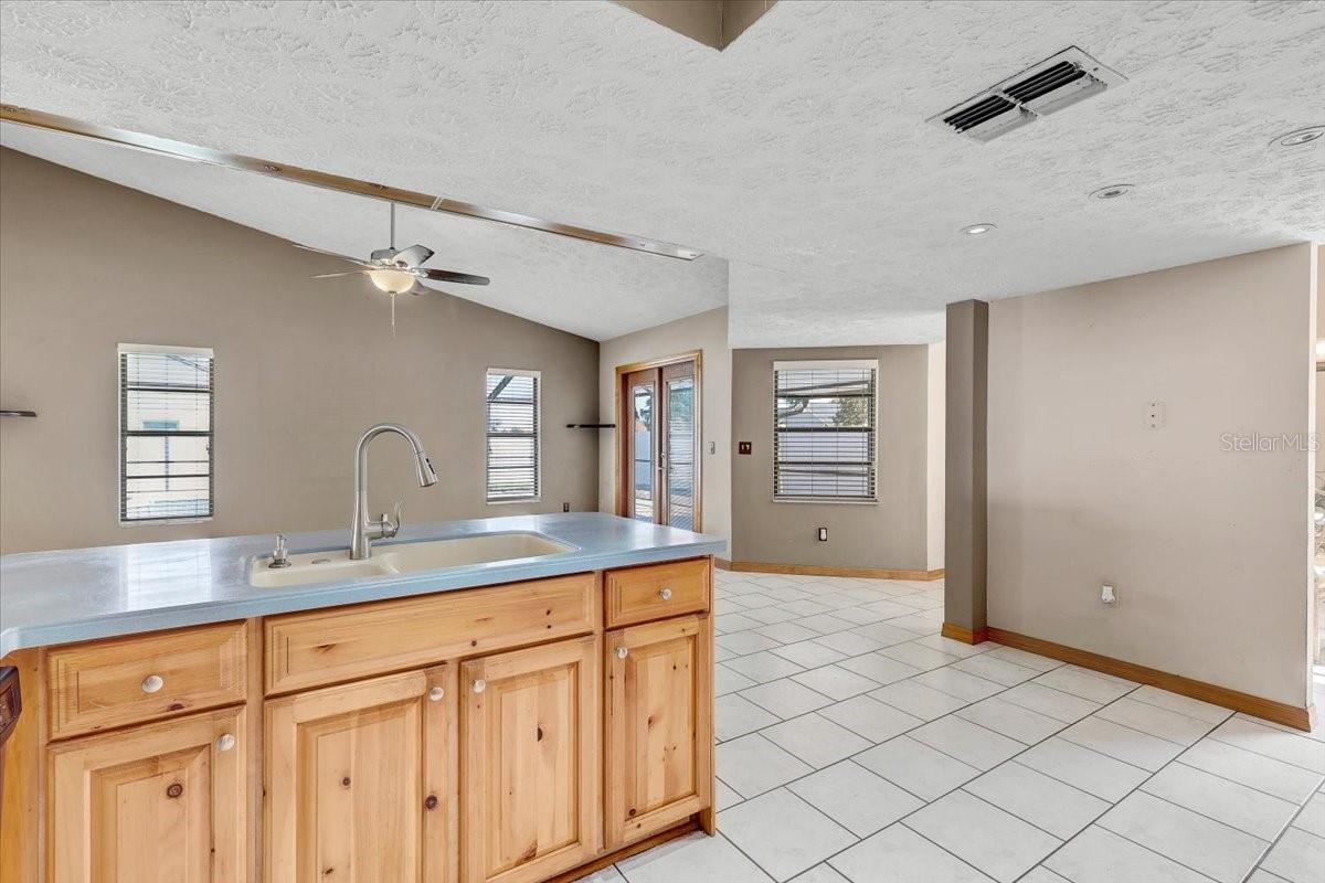 Image 18 of 70 For 1604 Southwind Drive