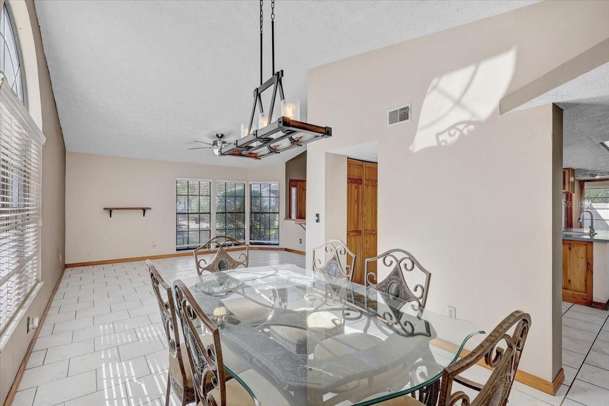 Image 21 of 70 For 1604 Southwind Drive