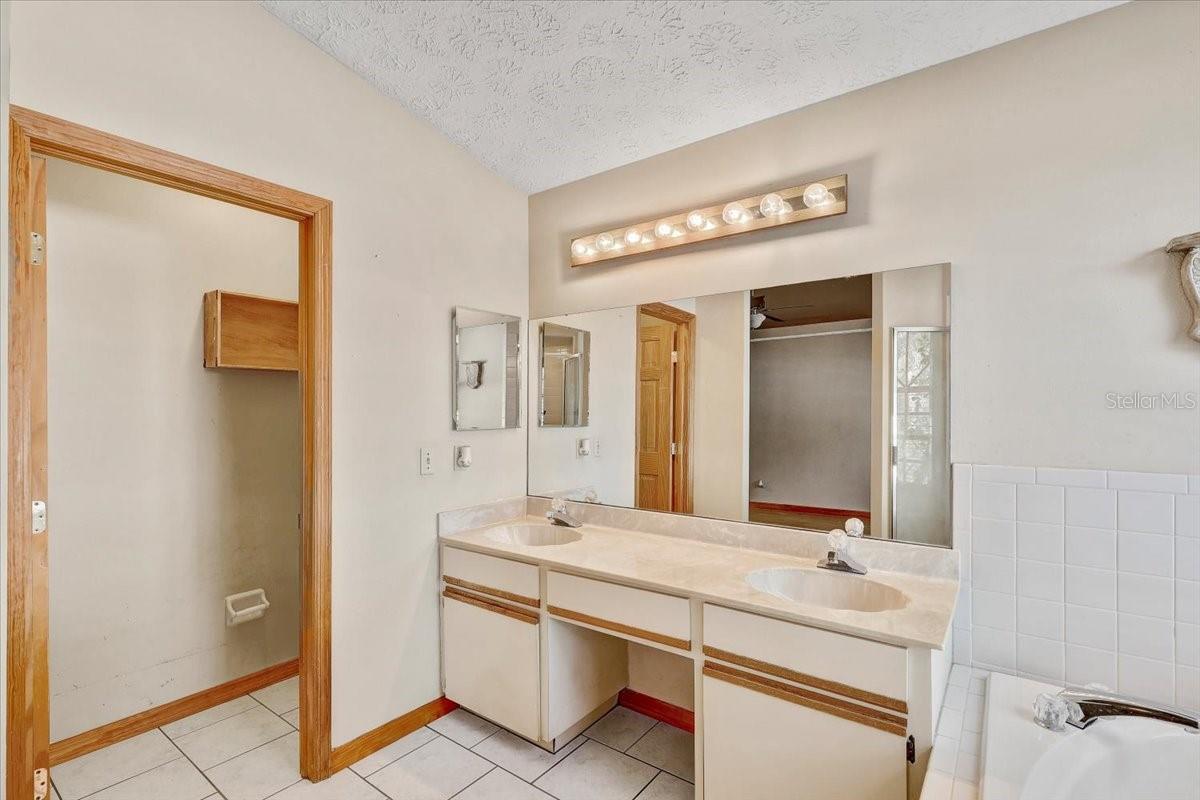 Image 27 of 70 For 1604 Southwind Drive