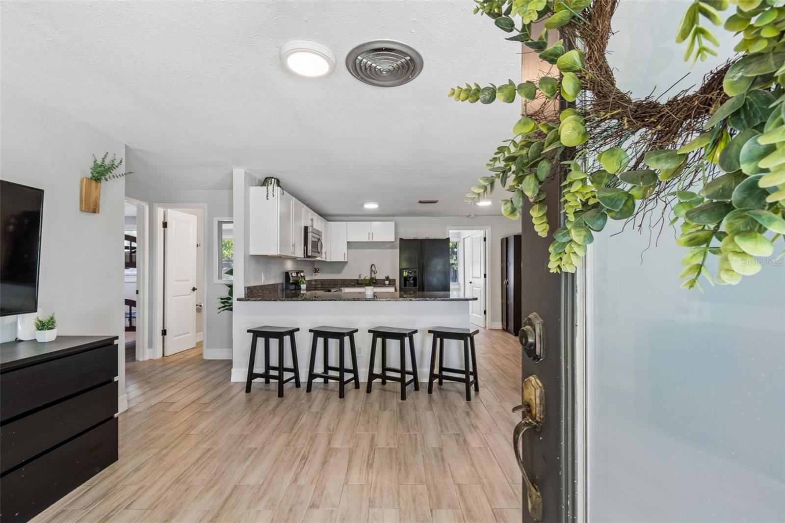 Image 5 of 47 For 8356 77th Avenue