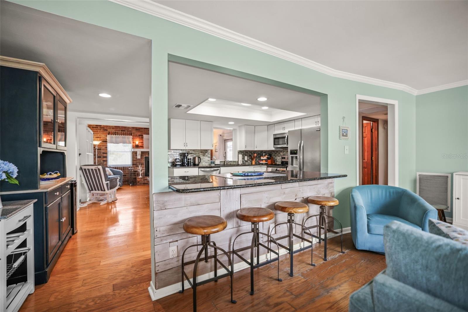 Image 10 of 52 For 985 Gulf View Boulevard