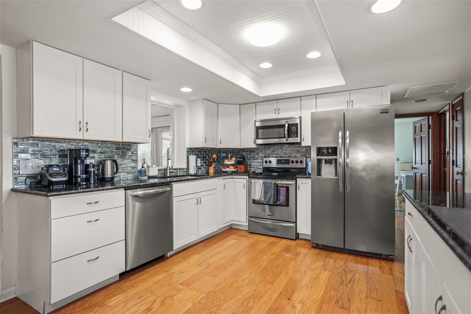 Image 11 of 52 For 985 Gulf View Boulevard